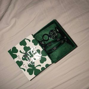 BRAND NEW W/ BOX RUSTIC CUFF SET☘️